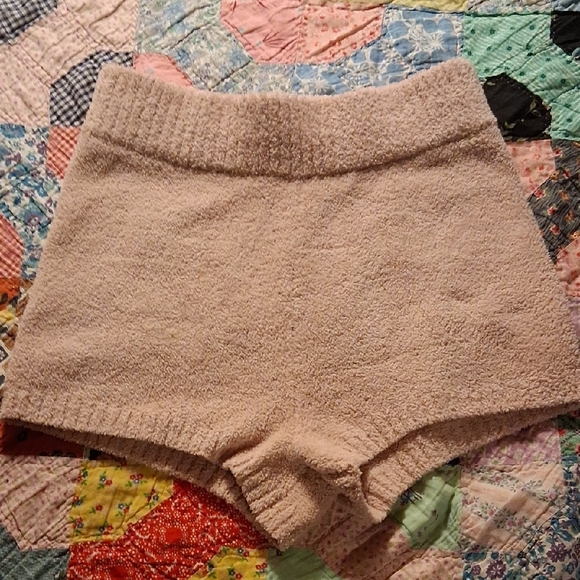 Short Set - Picture 2 of 9